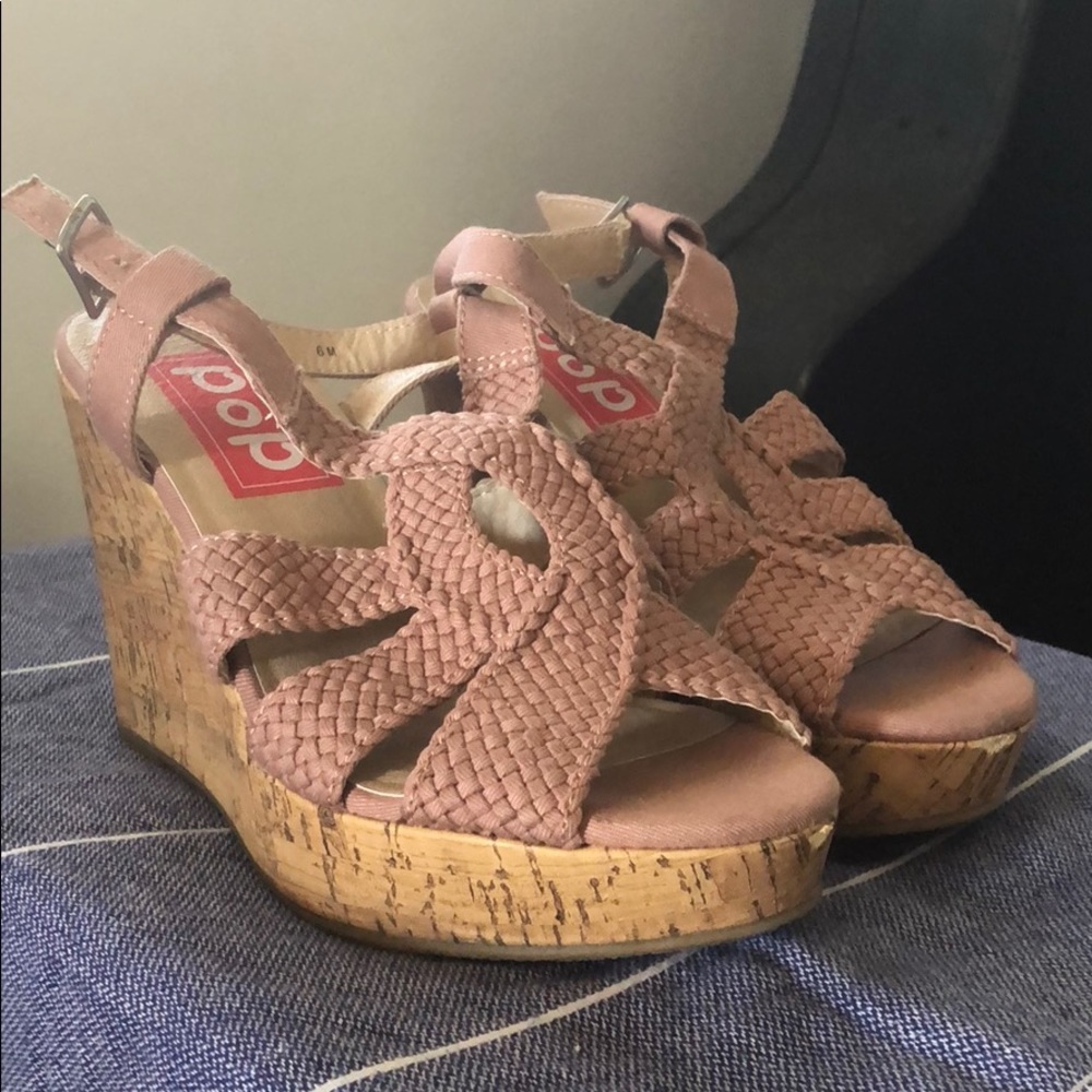 COMFY NUDE PINK wedges. SIZE 6.